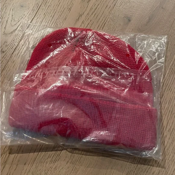 NWT Splits 59 Comfy Red Knit Hat - Picture 3 of 4